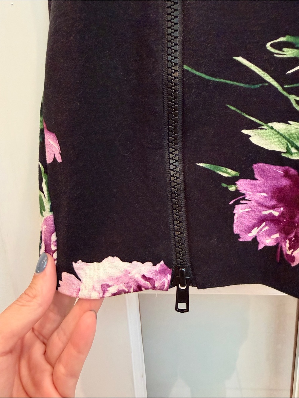 Torrid Retro Y2K Black Floral Pencil Skirt Purple Roses Front Zip Punk Size Med - Picture 4 of 9